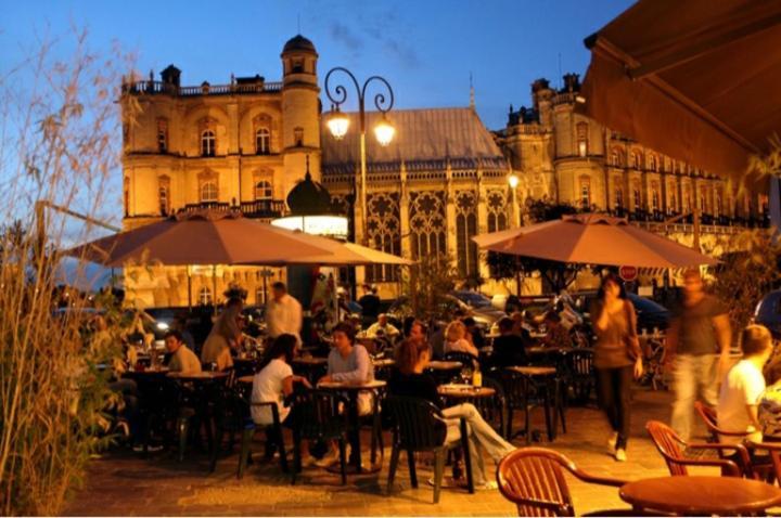 Saint-Germain-En-Laye: Grand Studio En Centre Ville A 2 Minutes Du Rer Exterior photo